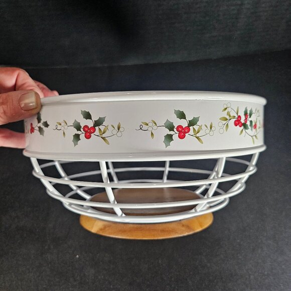 Pfaltzgraff Winterberry White Metal Wire & Wood Bread Basket With Holly & Berry - Picture 4 of 8